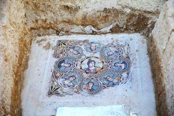 В Турции обнаружена 2000-летняя фреска В Турции обнаружена 2000-летняя фреска