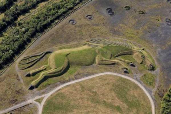 В Британии создали гигантский памятник лошади В Британии создали гигантский памятник лошади