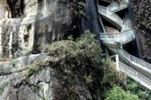 Самый большой камень в мире Самый большой камень в мире