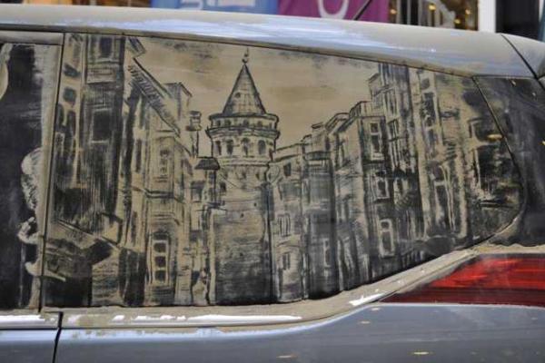 Картины художника, который рисует на грязных автомобилях Картины художника, который рисует на грязных автомобилях