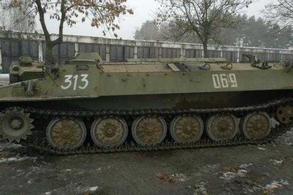 Волонтеры создали "легкий танк" на основе старой техники Волонтеры создали "легкий танк" на основе старой техники