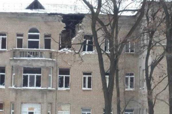 Разрушения Первомайска на фоне декабрьского снега Разрушения Первомайска на фоне декабрьского снега
