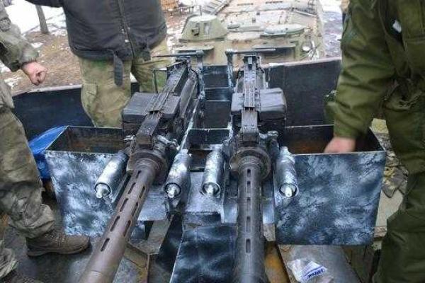 Волонтеры создали "легкий танк" на основе старой техники Волонтеры создали "легкий танк" на основе старой техники