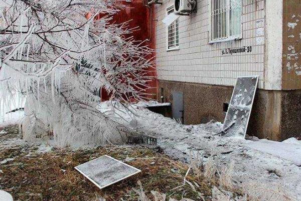 Донецк приходит в себя после ночного обстрела Донецк приходит в себя после ночного обстрела