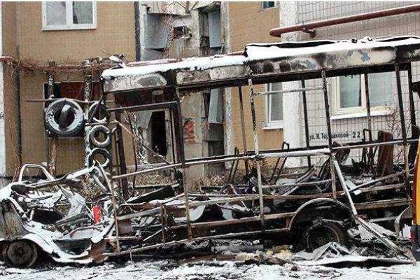 Донецк приходит в себя после ночного обстрела Донецк приходит в себя после ночного обстрела