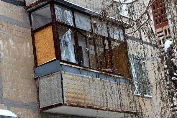 Донецк приходит в себя после ночного обстрела Донецк приходит в себя после ночного обстрела