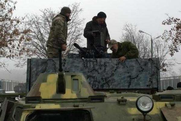 Волонтеры создали "легкий танк" на основе старой техники Волонтеры создали "легкий танк" на основе старой техники