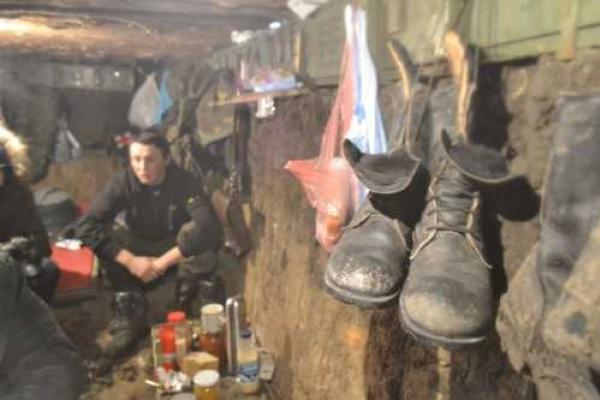 Будни украинских бойцов на передовых позициях в Крымском Будни украинских бойцов на передовых позициях в Крымском