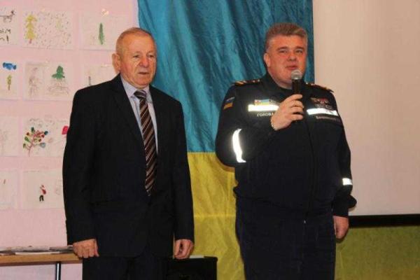 Киевские спасатели побывали в гостях у детей-переселенцев Киевские спасатели побывали в гостях у детей-переселенцев
