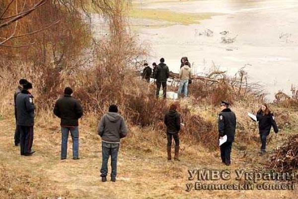 На Волыни найдено обезглавленное тело неизвестного мужчины На Волыни найдено обезглавленное тело неизвестного мужчины