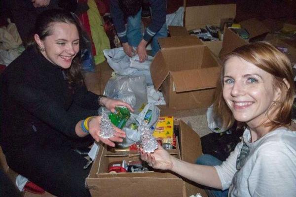 Поляки собрали гуманитарную помощь для украинских военных и переселенцев