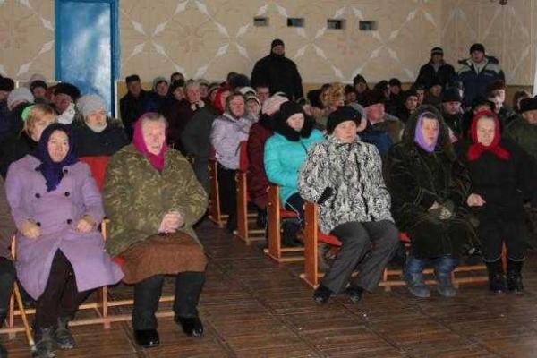 Жители села на Житомирщине требут наказать подростка, убившего пенсионерку Жители села на Житомирщине требут наказать подростка, убившего пенсионерку