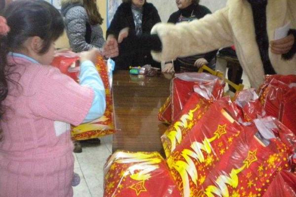 В ЛНР раздали гуманитарку, собранную по инициативе Петра Попрошенко