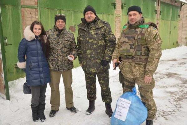 Военные сотрудничают с волонтерскими организациями Донбасса Военные сотрудничают с волонтерскими организациями Донбасса