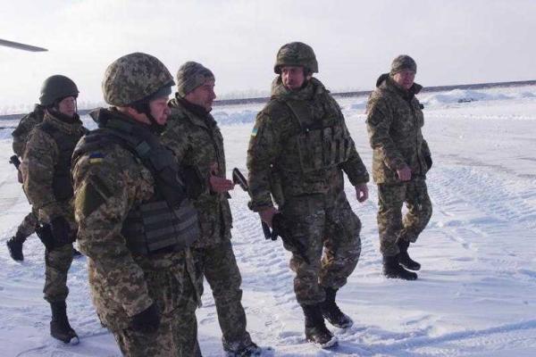 Генерал-полковник Михаил Коваль посетил защитников Мариуполя Генерал-полковник Михаил Коваль посетил защитников Мариуполя
