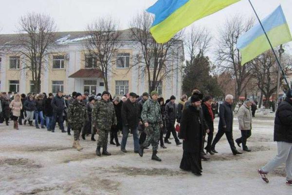 Жители Старобельска провели акцию в память по погибшим под Волновахой Жители Старобельска провели акцию в память по погибшим под Волновахой
