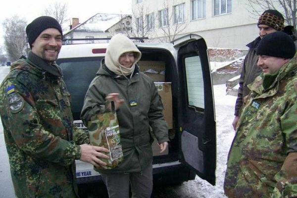 Волонтеры доставили гуманитарную помощь и медикаменты бойцам АТО на Луганщине Волонтеры доставили гуманитарную помощь и медикаменты бойцам АТО на Луганщине