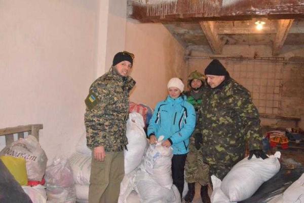 Военные сотрудничают с волонтерскими организациями Донбасса Военные сотрудничают с волонтерскими организациями Донбасса