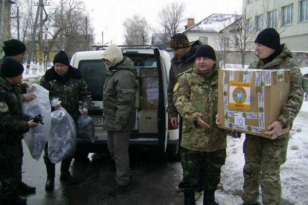 Волонтеры доставили гуманитарную помощь и медикаменты бойцам АТО на Луганщине Волонтеры доставили гуманитарную помощь и медикаменты бойцам АТО на Луганщине