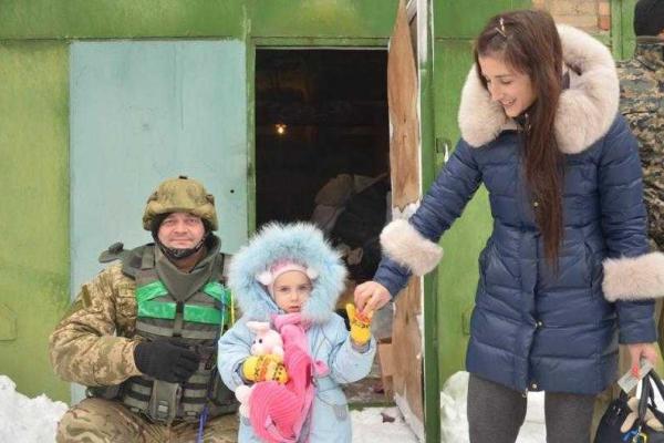 Военные сотрудничают с волонтерскими организациями Донбасса Военные сотрудничают с волонтерскими организациями Донбасса