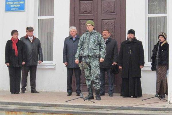 Жители Старобельска провели акцию в память по погибшим под Волновахой Жители Старобельска провели акцию в память по погибшим под Волновахой