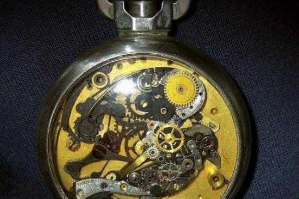 Американская художница дает новую жизнь старым часам