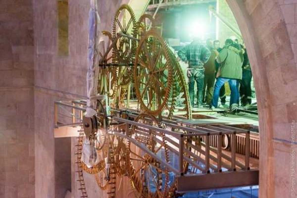 В России установлен самый большой часовой механизм в мире В России установлен самый большой часовой механизм в мире