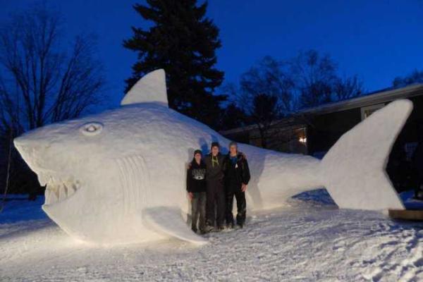 Гигантские снежные скульптуры братьев-самоучек Гигантские снежные скульптуры братьев-самоучек
