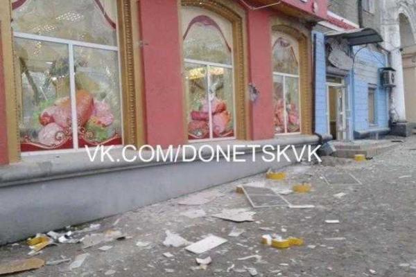 Донецк: видео с места трагедии на остановке в Ленинском районе Донецк: видео с места трагедии на остановке в Ленинском районе