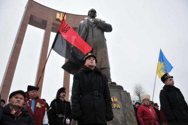 Львовские националисты прошли маршем в честь Степана Бандеры