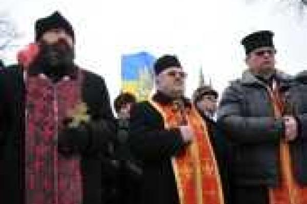 Львовские националисты прошли маршем в честь Степана Бандеры