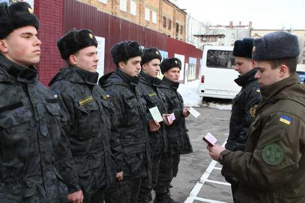 Курсанты НА НГУ продолжают стажировку в воинских частях