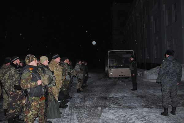В Харьков из опасной командировки в зону АТО вернулись бойцы Нацгвардии В Харьков из опасной командировки в зону АТО вернулись бойцы Нацгвардии