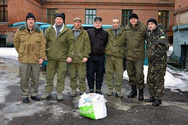Волонтеры доставили помощь бойцам АТО и детям Артемовска Волонтеры доставили помощь бойцам АТО и детям Артемовска