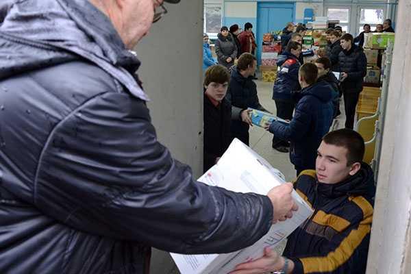 Волонтеры доставили помощь бойцам АТО и детям Артемовска Волонтеры доставили помощь бойцам АТО и детям Артемовска