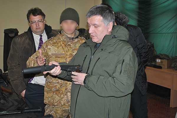 Министр МВД посетил части Нацгвардии, дислоцирующиеся в Харькове