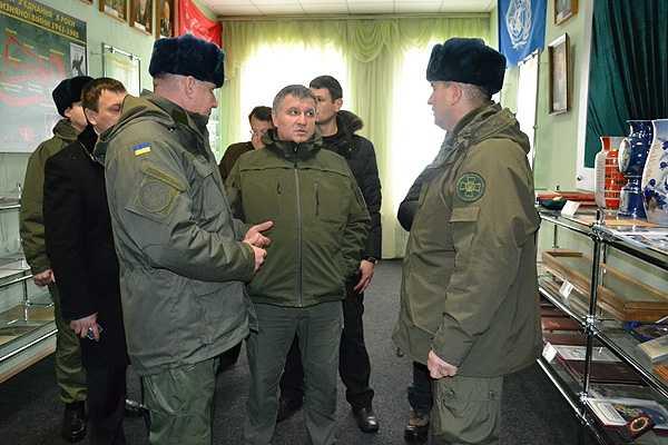 Министр МВД посетил части Нацгвардии, дислоцирующиеся в Харькове