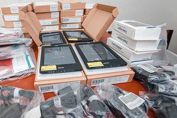 Раненые гвардейцы получили подарки от украинской диаспоры из Канады