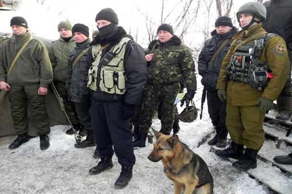 Нацгвардейцы под Мариуполем отметили Рождество на боевых позициях Нацгвардейцы под Мариуполем отметили Рождество на боевых позициях