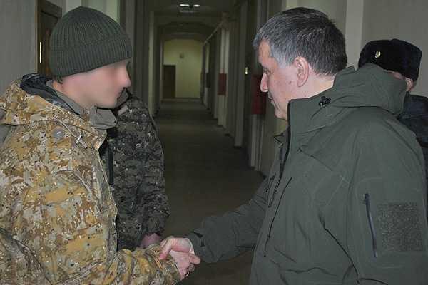 Министр МВД посетил части Нацгвардии, дислоцирующиеся в Харькове