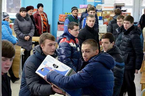 Волонтеры доставили помощь бойцам АТО и детям Артемовска Волонтеры доставили помощь бойцам АТО и детям Артемовска