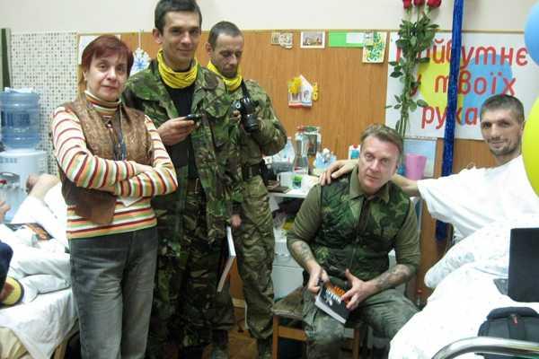 Орест Лютый побывал в госпитале у раненых бойцов АТО Орест Лютый побывал в госпитале у раненых бойцов АТО