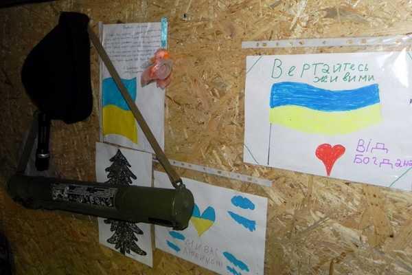 На передовой бойцам родной дом заменяют обустроенные собственными руками блиндажи На передовой бойцам родной дом заменяют обустроенные собственными руками блиндажи