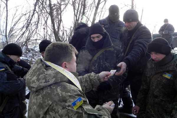Нацгвардейцы под Мариуполем отметили Рождество на боевых позициях Нацгвардейцы под Мариуполем отметили Рождество на боевых позициях