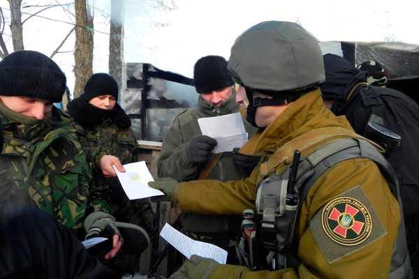 Нацгвардейцы под Мариуполем отметили Рождество на боевых позициях Нацгвардейцы под Мариуполем отметили Рождество на боевых позициях