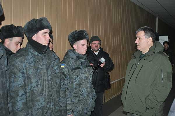 Министр МВД посетил части Нацгвардии, дислоцирующиеся в Харькове