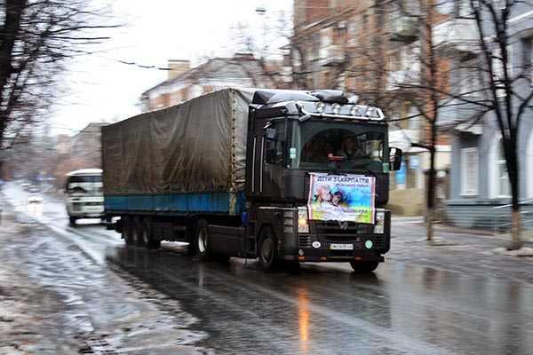 Волонтеры доставили помощь бойцам АТО и детям Артемовска Волонтеры доставили помощь бойцам АТО и детям Артемовска