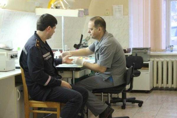 Спасатели "поделились своей кровью" с ранеными бойцами АТО Спасатели "поделились своей кровью" с ранеными бойцами АТО