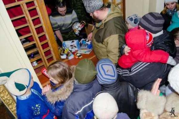 Как в Стаханове получали подарки от российских детей Как в Стаханове получали подарки от российских детей