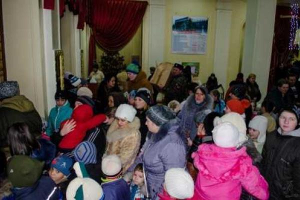 Как в Стаханове получали подарки от российских детей Как в Стаханове получали подарки от российских детей